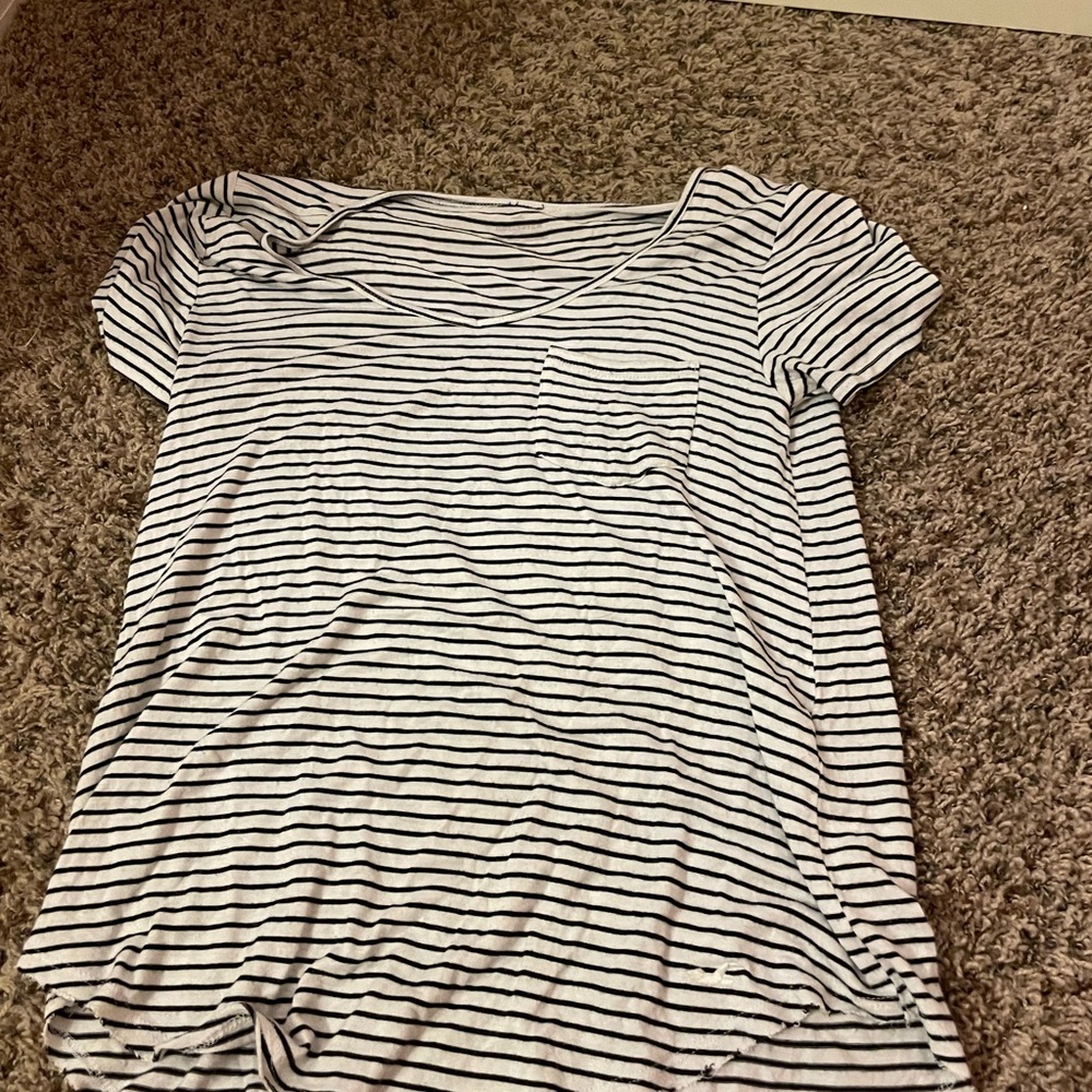 old navy small tshirt with pocket